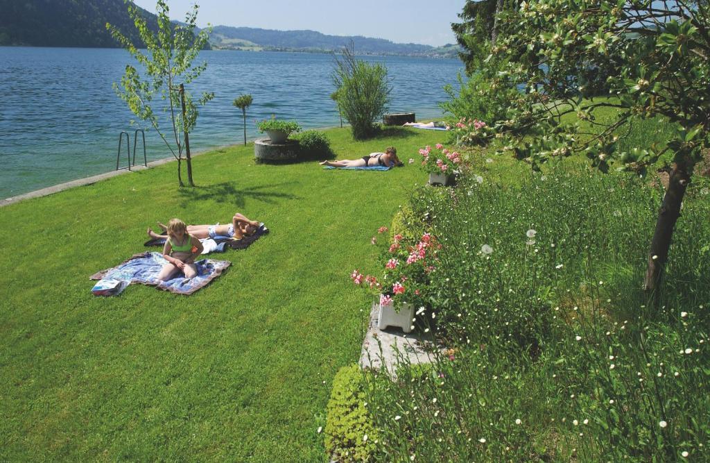 Hotel - Restaurant Eierhals Am Aegerisee Oberägeri Exterior photo